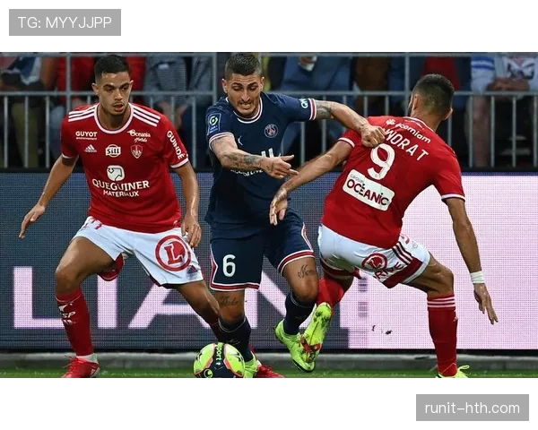 兰斯防线表现出色,稳健防守助推球队冲击更高排名 兰斯防线表现出色,稳健防守助推球队冲击更高排名